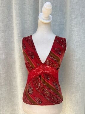 579 Y2K red floral paisley red sleeveless top lace detail